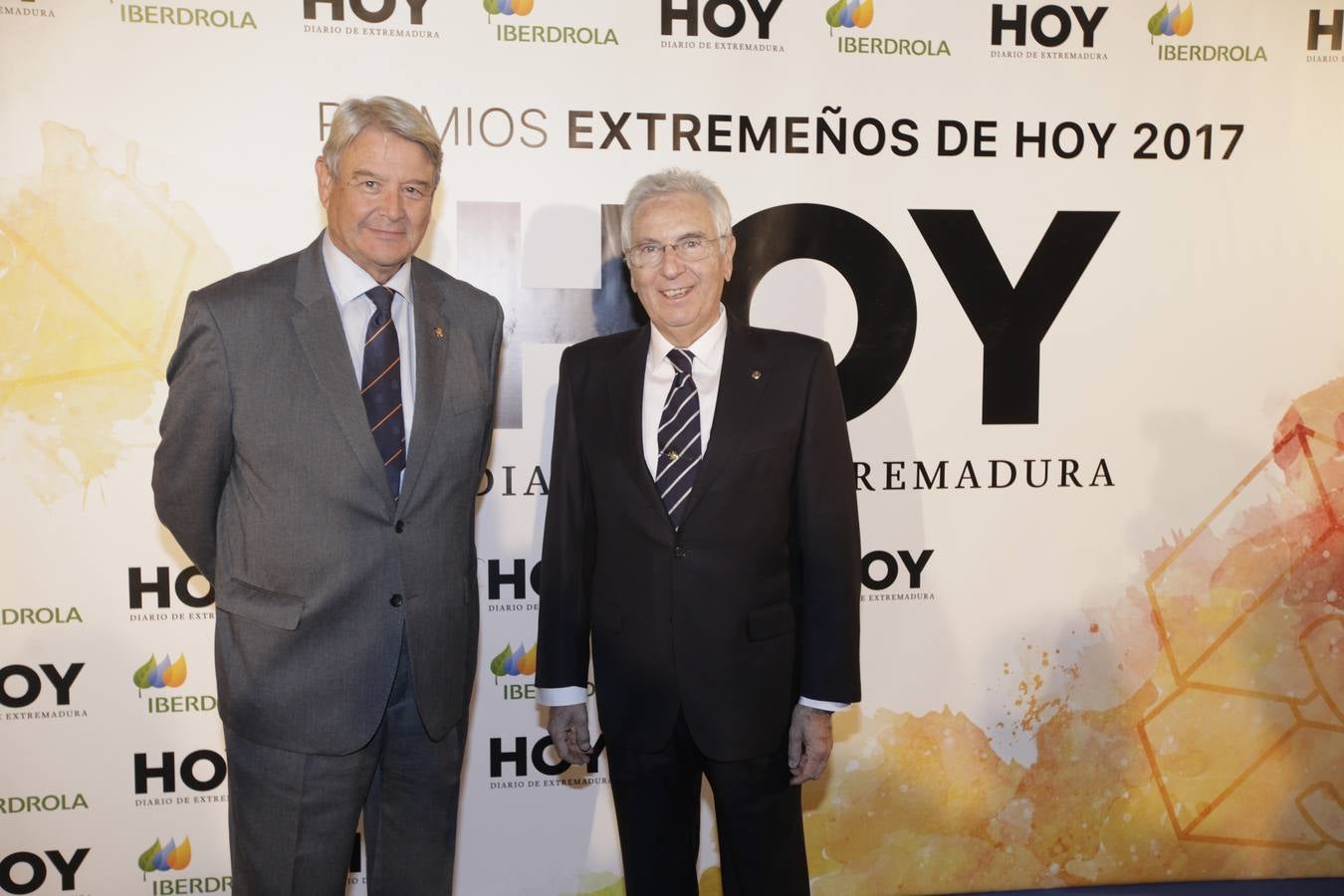 Los invitados que asistieron a la gala de Extremeños de HOY, posaron en el photocall 