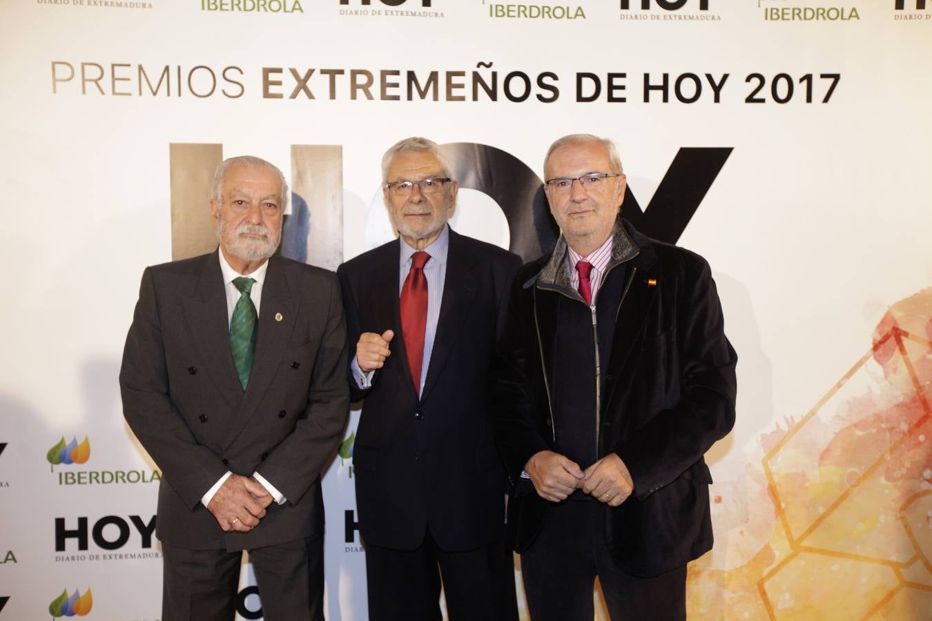 Los invitados que asistieron a la gala de Extremeños de HOY, posaron en el photocall 