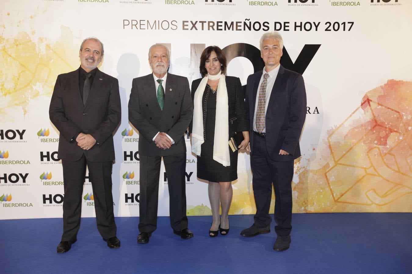 Los invitados que asistieron a la gala de Extremeños de HOY, posaron en el photocall 