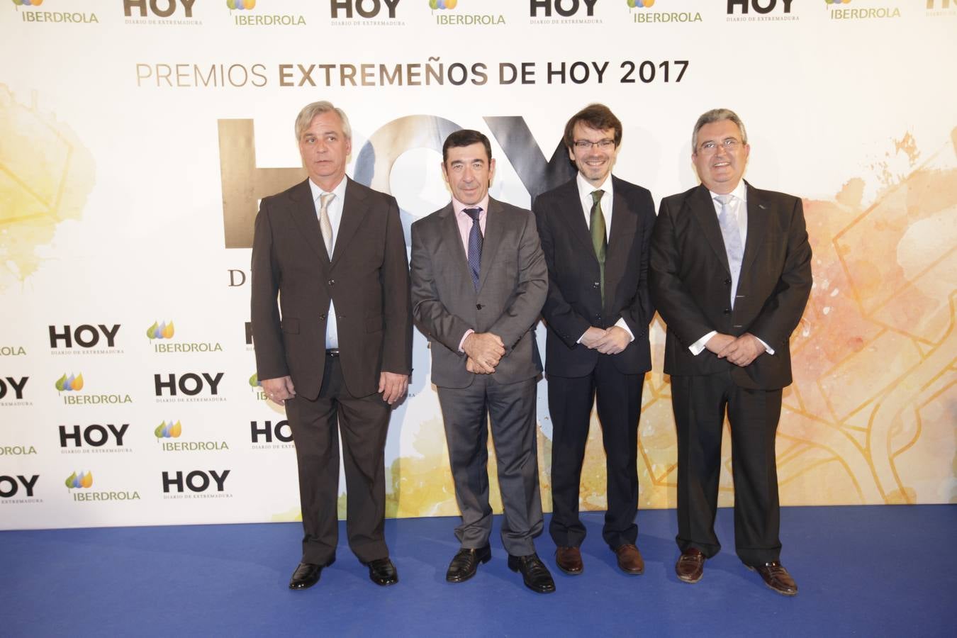 Los invitados que asistieron a la gala de Extremeños de HOY, posaron en el photocall 