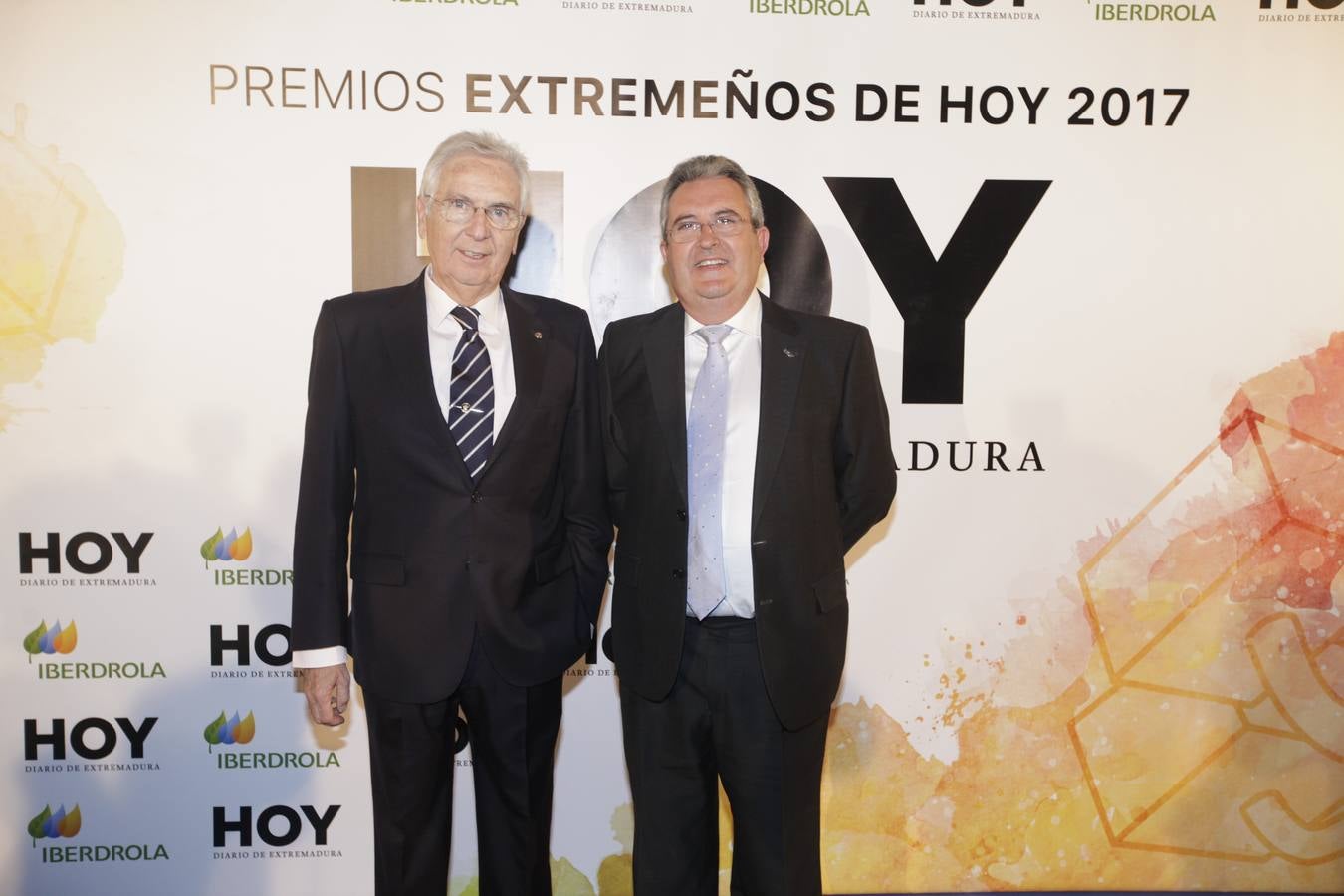 Los invitados que asistieron a la gala de Extremeños de HOY, posaron en el photocall 