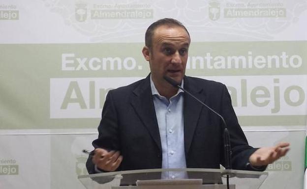 El PSOE denuncia que el abogado del Ayuntamiento de Almendralejo defendió a Lobato