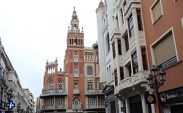 Una visita guiada recorrerá el sábado plazas emblemáticas de Badajoz