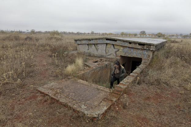 Los refugios antiaéreos se encuentran en el antiguo aeródromo y fueron construidos en la Guerra Civil. ::
