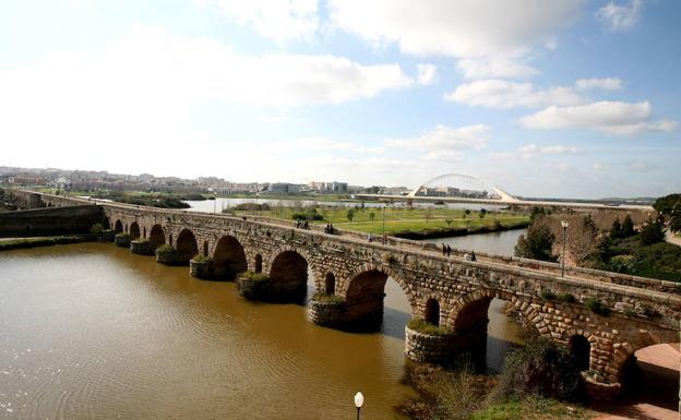 El río Guadiana a su paso por Mérida.