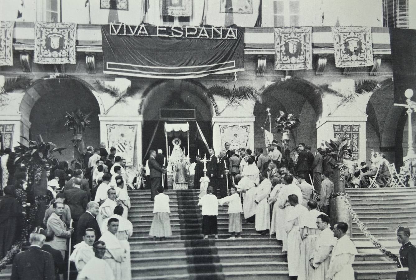 6-Misa de campaña en 1937 con la imagen de la Virgen de la Montaña