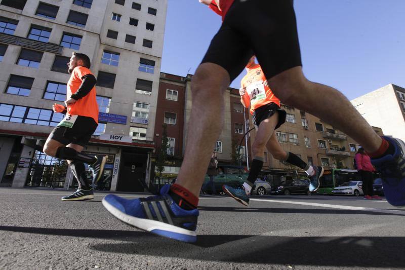 Más de 300 corredores se solidarizan contra el VIH y el sida en Cáceres