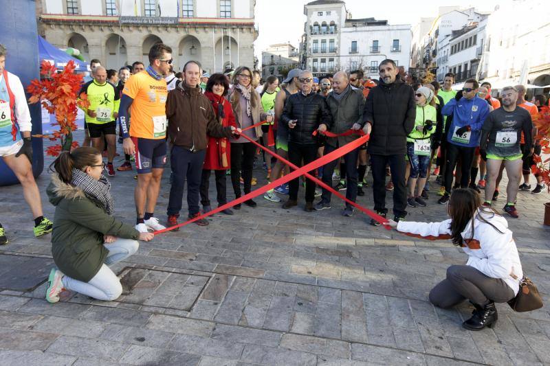Más de 300 corredores se solidarizan contra el VIH y el sida en Cáceres