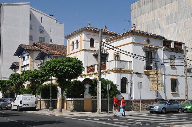 Las 'casas de los Sánchez' en la avenida Juan Carlos I. :: david palma