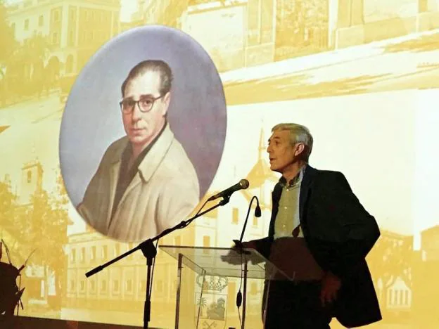 Julio Carmona, autor de la obra, en la presentación. :: e. d.