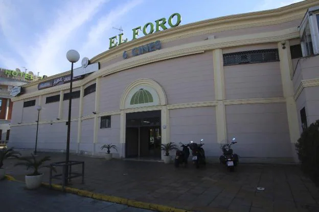 Centro comercial El Foro, donde tuvo lugar la agresión. :: j. m. romero