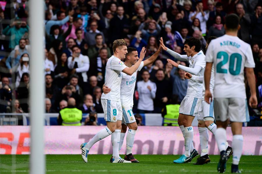 El Real Madrid golea al Sevilla por 5-0 en la primera parte del duelo correspondiente a la jornada 15. Nacho abrió la lata y Cristiano marcó un doblete. Kroos se sumó a la fiesta con un derechazo y Achraf anotó tras una carrera por banda derecha.