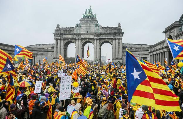 Manifestación independentista catalana en Bruselas. :: hoy