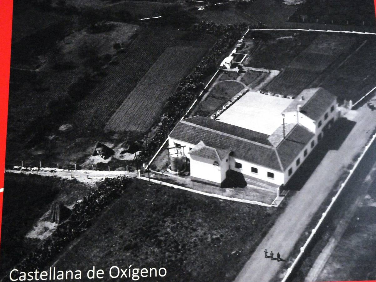 Ya se puede ver en el centro cultural Alcazaba la exposición ‘Cuando sonaba la sirena. José Fernández López y la Mérida industrial’, que fue inaugurada por el alcalde, la secretaria general de Cultura de la Junta de Extremadura, Miriam García, y Luis Fernández, hijo del industrial.