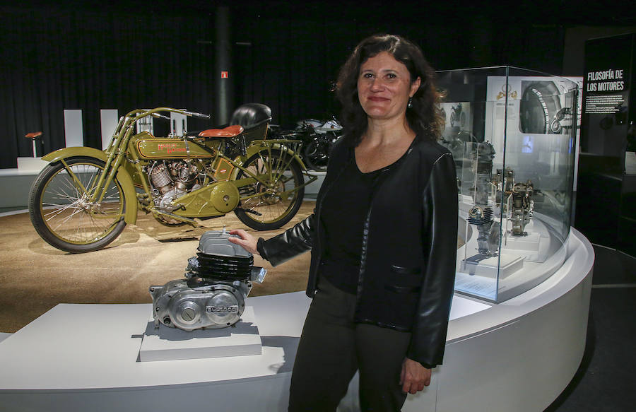 El Museo Nacional de Ciencia y Tecnología de España (MUNCYT) conjuga la astronomía y el mundo del motociclismo en 'Universo Moto', exposición de más de 90 piezas que abre sus puertas este sábado 23 de diciembre.