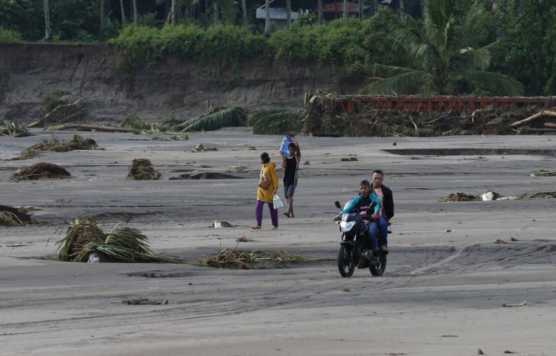 La Policía, que ha alertado de la presencia de peligrosos aludes de lodo, ha señalado que la mayoría de las víctimas mortales han sido registradas en la isla de Mindanao