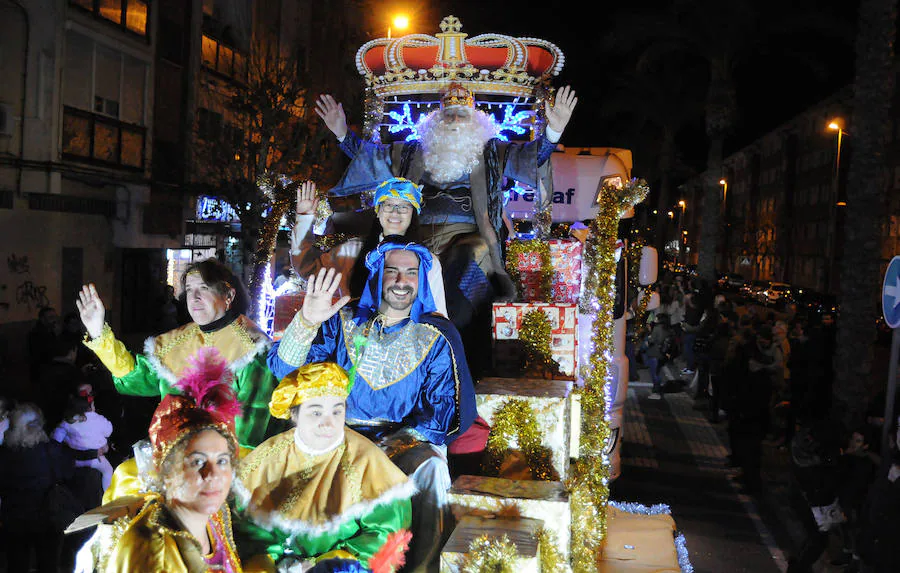 Los pequeños disfrutaron de la cabalgata de los Reyes magos en Mérida