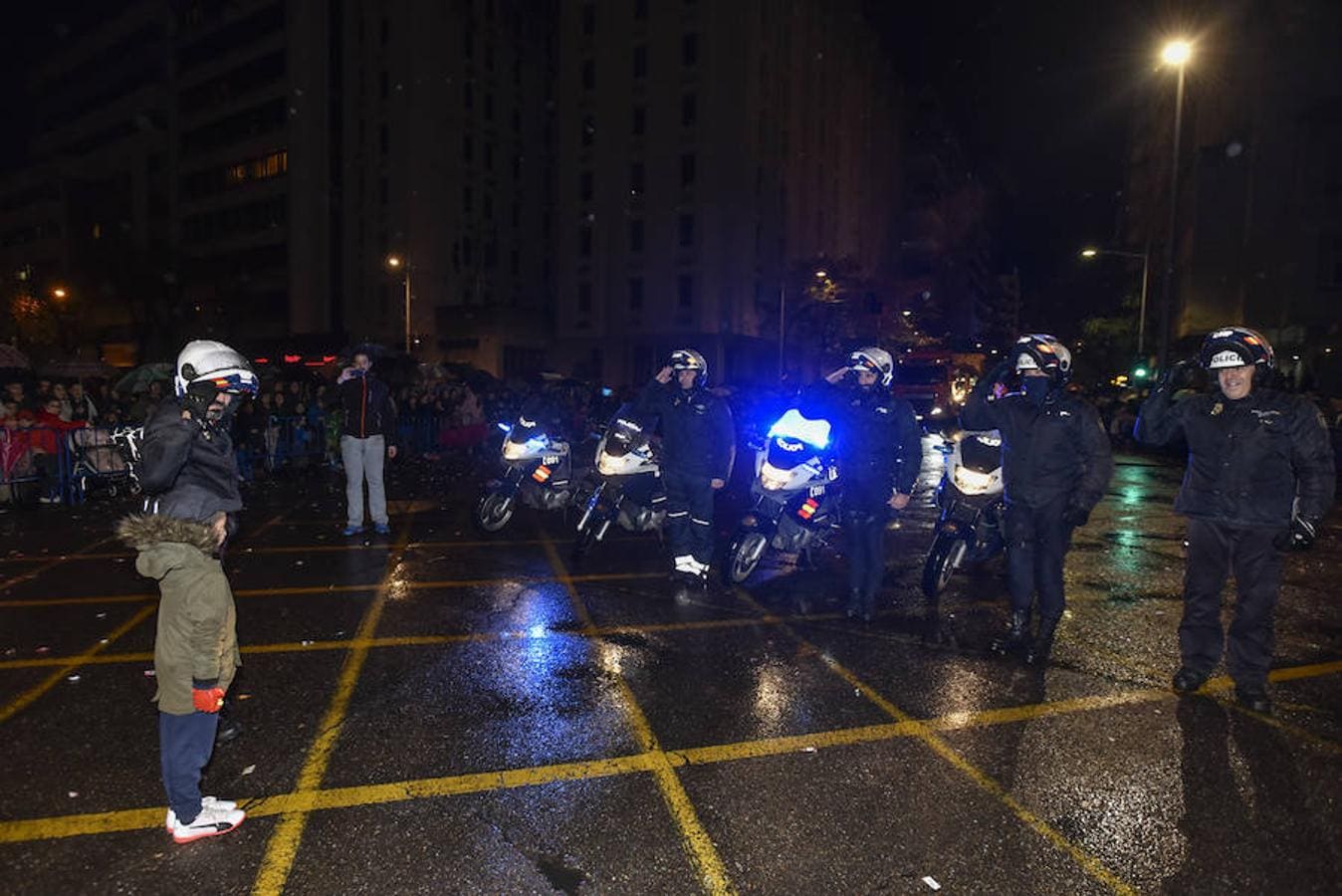 A los Reyes Magos les importó más la presencia de los niños que la de la lluvia.