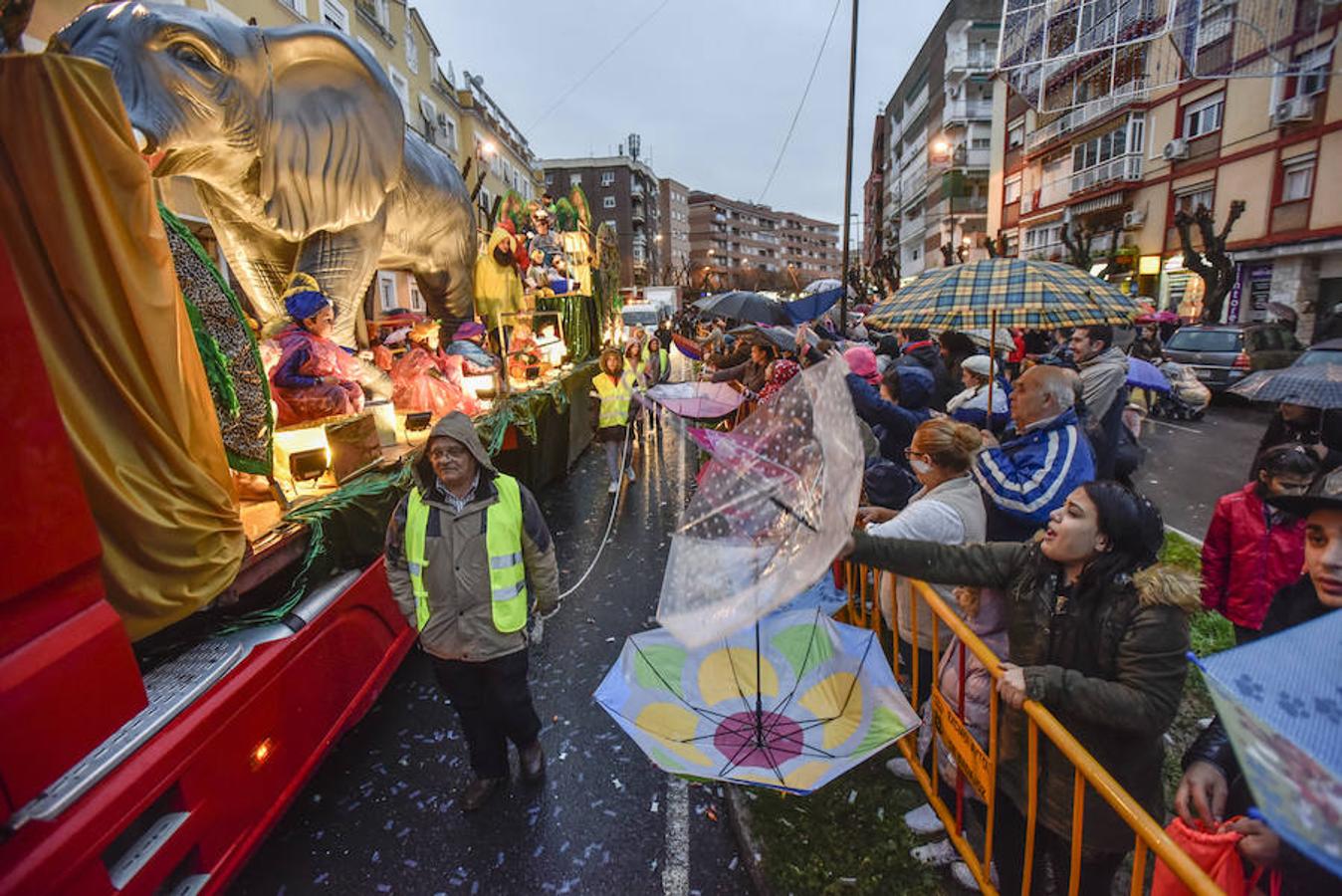 A los Reyes Magos les importó más la presencia de los niños que la de la lluvia.