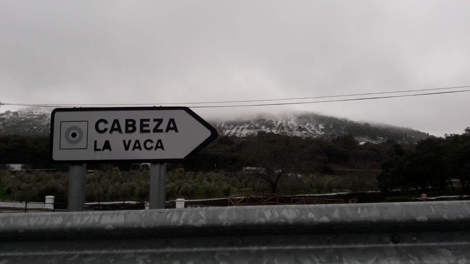 Nieve en las proximidades de Cabeza la Vaca