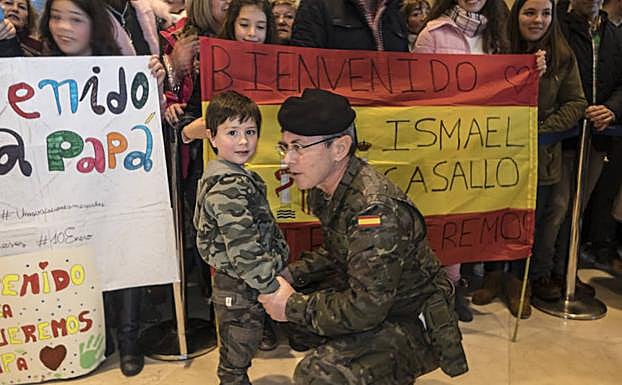 El general Dacoba junto a algunos de los familiares.