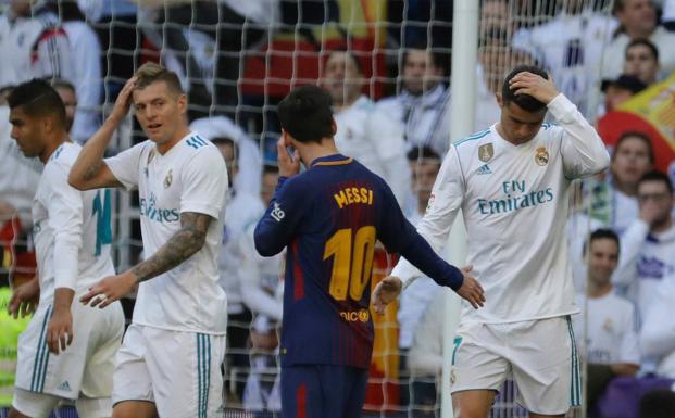 Un momento del partido entre Real Madrid y Barcelona. 