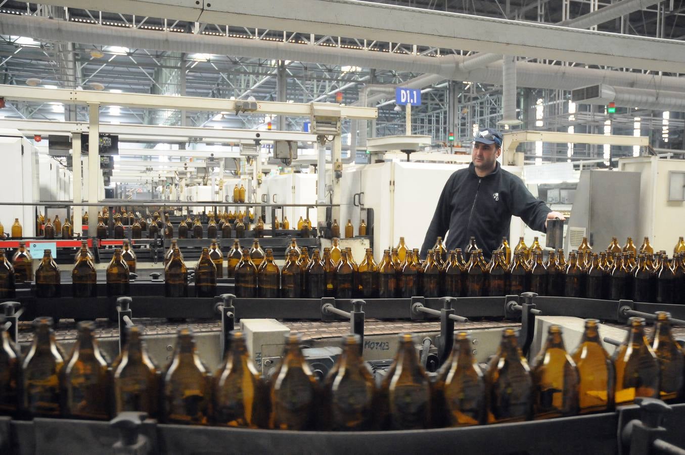 La empresa de vidrios Barbosa&Almeida asentada en Extremadura, más concretamente en Villafranca de los Barros, desea seguir creciendo. La fábrica que trabaja 24 horas al día, los 365 días al año, produce 3 millones de botellas al día