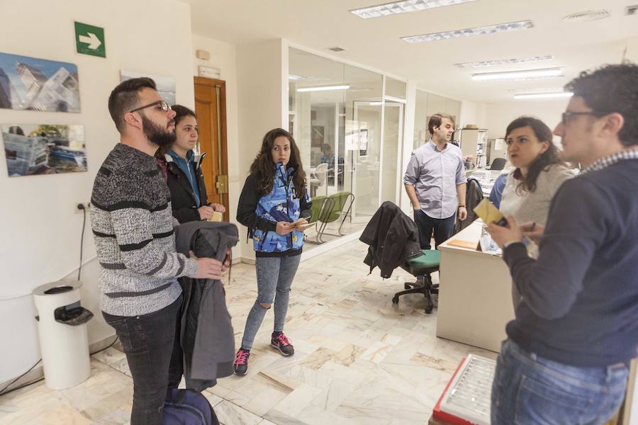 Alumnos de Integración Social en la redacción de HOY.