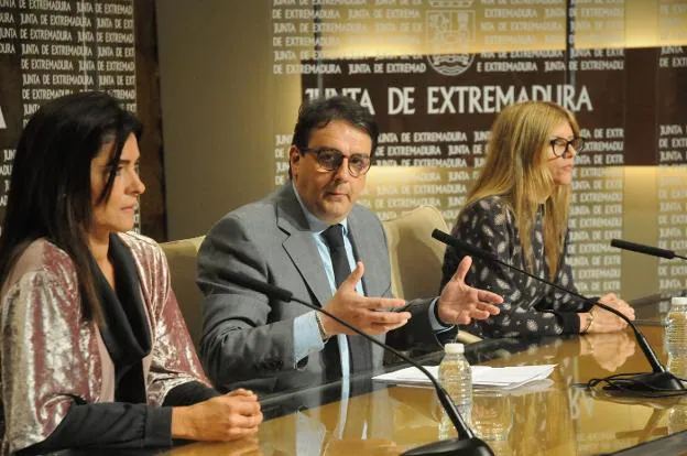 José María Vergeles, consejero de Sanidad y Políticas Sociales, en una comparecencia sobre vivienda. 