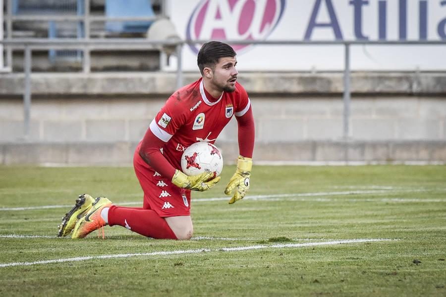 Guzmán, Álex Rubio y Fran Morante muestran el camino de la salvación ante el Écija