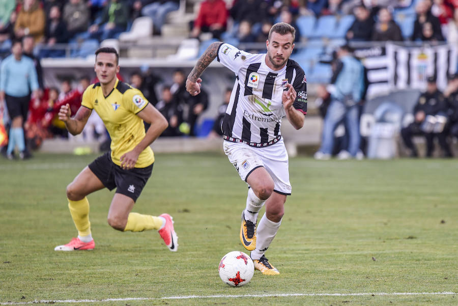 Guzmán, Álex Rubio y Fran Morante muestran el camino de la salvación ante el Écija