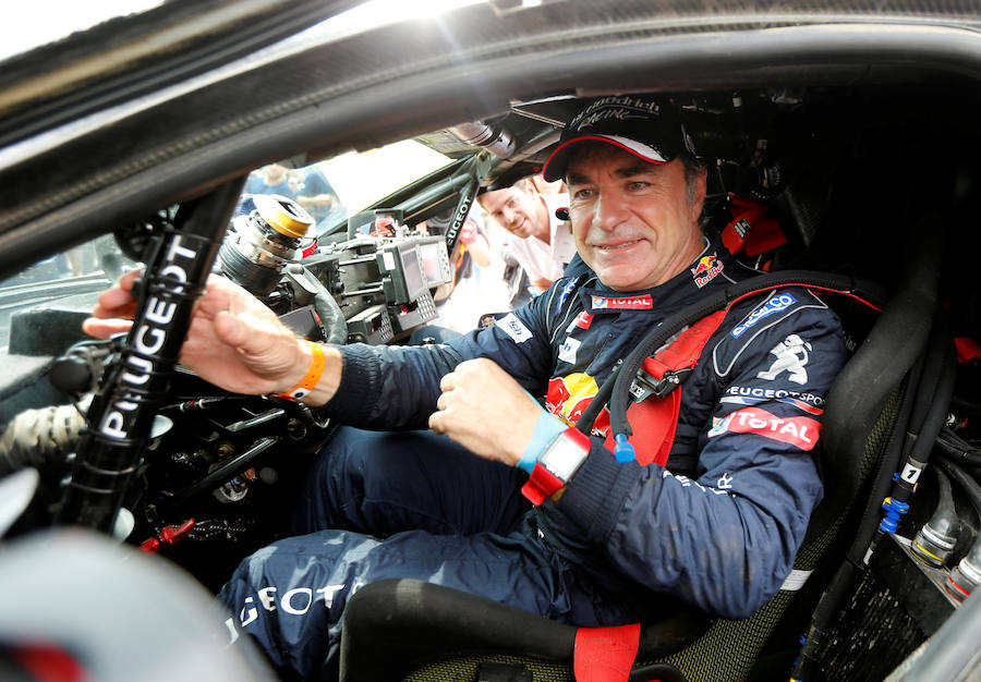 El español Carlos Sainz confirmó su victoria en la categoría de coches del Rally Dakar 2018, tras cinco ediciones consecutivas abandonando, con una gran fiesta en Córdoba (Argentina).