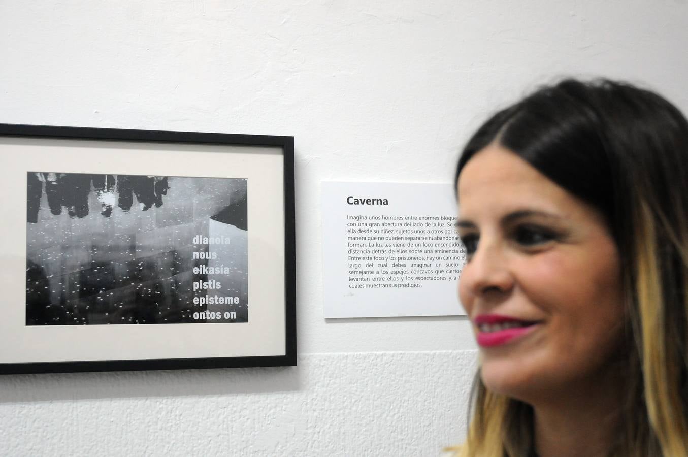 lL periodista Teresa Chaparro Yedro y el escritor Jaime Covarsí Carbonero presentan “Phantasmata”. Nos ofrece una construcción particular entre imagen y discurso. La fotografía se constituye en materia para el texto y se ofrece como una oportunidad ilimitada para la palabra. La exposición se puede visitar en La Escuela de Arte y Superior de Diseño de Mérida ESAD hasta ell 31 de enero