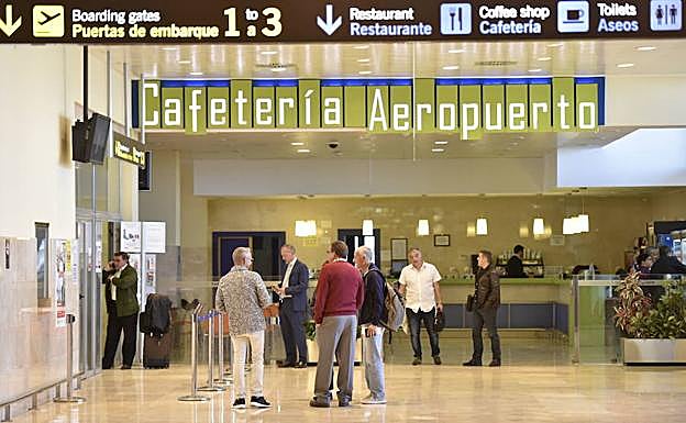 Segundo día que la niebla impide el tráfico aéreo en el aeropuerto de Badajoz