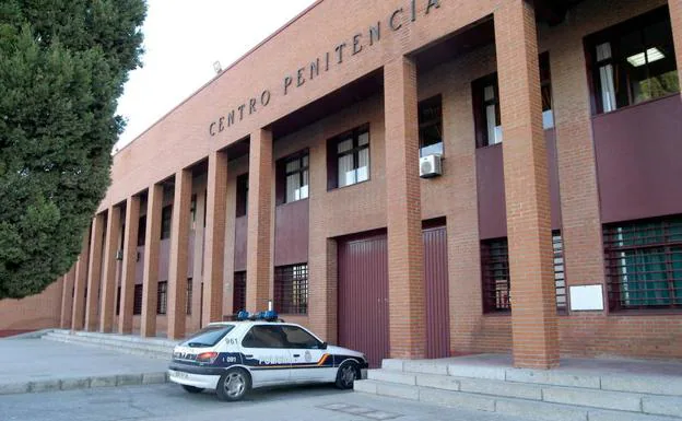 Imagen de archivo del centro penitenciario de Badajoz:: HOY