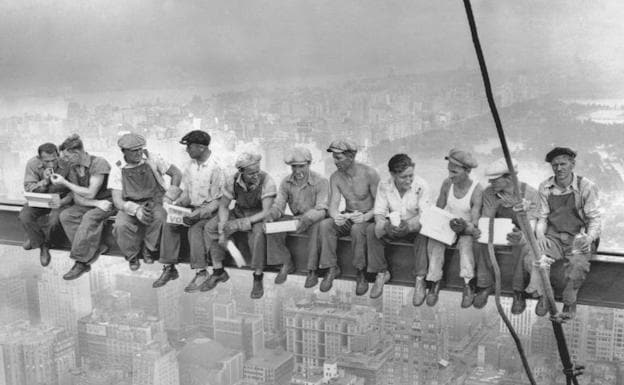 La legendaria fotografía ‘Almuerzo sobre un rascacielos’, de 1932. 