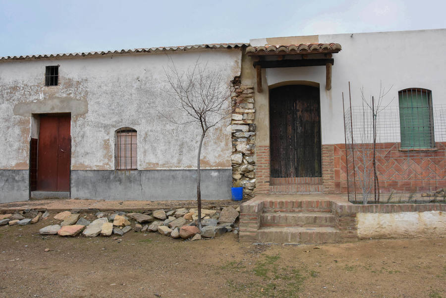 Antonio Carrizosa compró casas en esta aldea diminuta próxima a Granja de Torrehermosa y las rehabilita