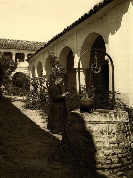 17-Imagen del fotógrafo alemán de Zafra, del patio del Hospital de San Miguel. (BVE)