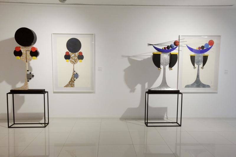 La muestra de escultura y pintura puede verse en la sala El Brocense 