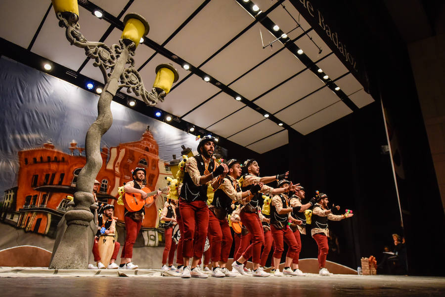 Los Chalaos han escogido un tipo muy arriesgado que no se entiende fácil ni engancha. Son locos que viven en el Casco Antiguo, al estilo de algunos personajes indigentes que hay en la ciudad