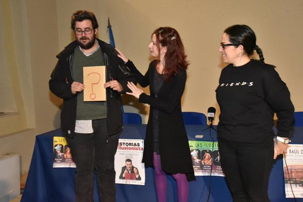 Patri Zenner haciendo un truco tras la presentación del ciclo. :: palma