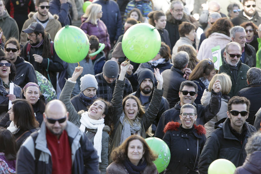 La alcaldesa Elena Nevado ha asistido a la protesta en la Plaza Mayor a título personal y como militante del PP