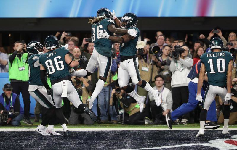 El equipo de Filadelfia se impone a los Patriots en el US Bank Stadium de Minneapolis (33-41) y conquista su primer trofeo Vince Lombardi, con el quarterback Nick Foles como MVP. 