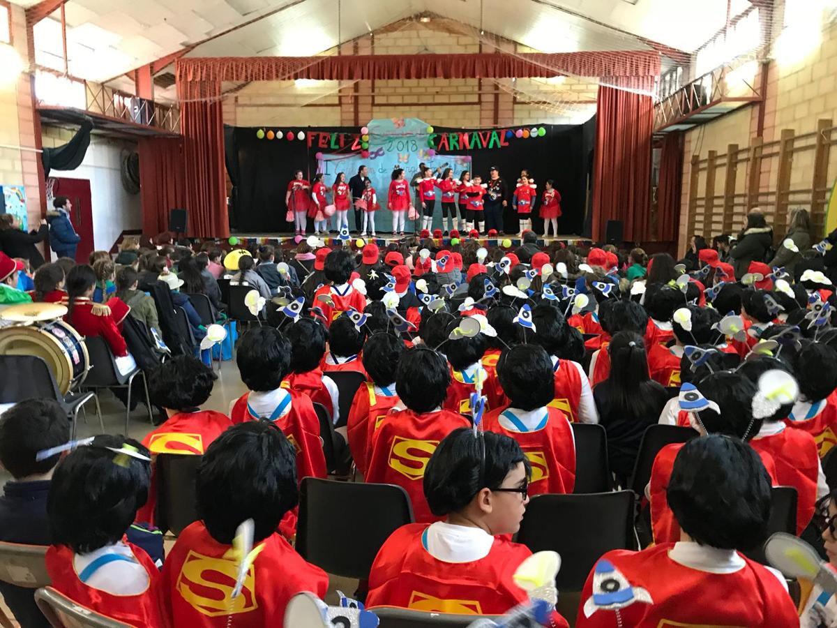 El colegio el Cerro de Reyes organiza el primer certamen de murguitas con 250 alumnos