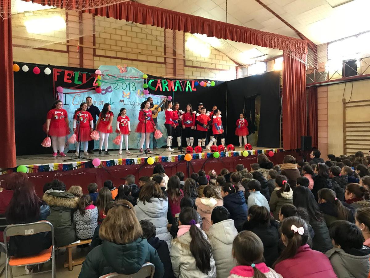 El colegio el Cerro de Reyes organiza el primer certamen de murguitas con 250 alumnos