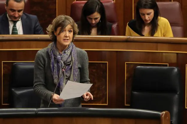 García Tejerina en la sesión de control al Gobierno. :: EFE