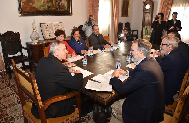Reunión de la UCAV, el Obispado y el Ayuntamiento en octubre. :: d. p.