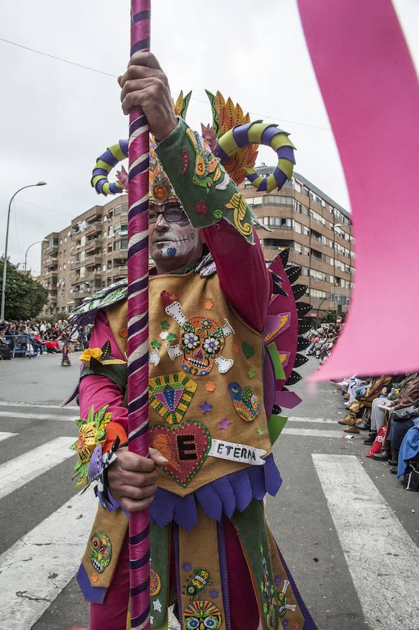 Pío Pío se transporta a cultura azteca y la fiesta de los muertos mexicana. Los integrantes de la comparsa llevaban un corazón para recordar a Emilia Ledesma