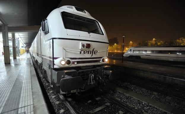 Imagen de archivo del tren Talgo en la estación de Badajoz