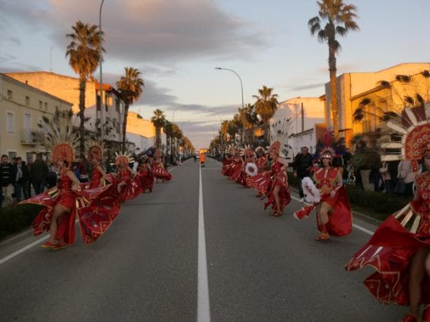 El desfile es el acto central del Carnaval de Moraleja. :: j. r. n. g.